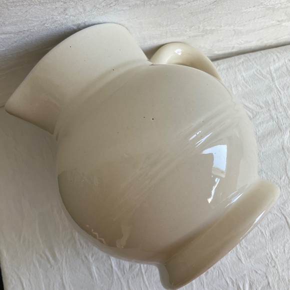 Emile Henry Le Poitier Créme Ivoire Serving Set Three (3) Pieces Pitchers & Bowl - Picture 7 of 16